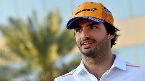 Sainz estrena el McLaren y Mercedes intimida