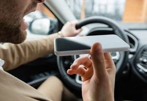 El uso del teléfono móvil sigue siendo la infracción más común al volante, según la DGT