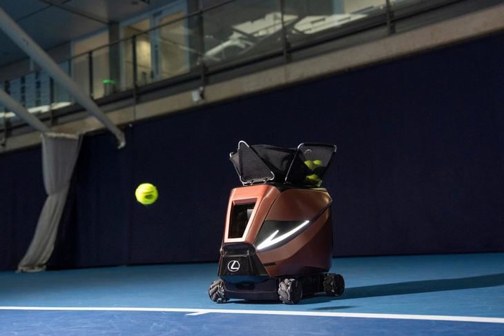 Lexus lanza 'Signature Shot', una máquina de tenis que emula a los jugadores profesionales