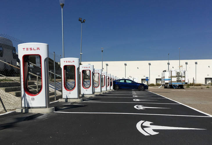 Tesla abre dos nuevas estaciones de carga en España