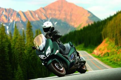 Suzuki Burgman 400 2026: Nuevas colores, motor eficiente y gran Comodidad