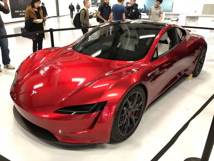 Si compras un Tesla Roadster te llevas un Model 3 por la cara