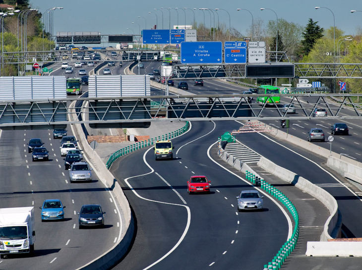 Problemas de tráfico en las salidas de las grandes ciudades este fin de semana