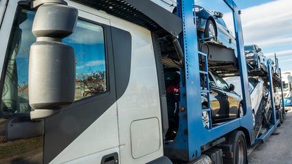 Por qué es recomendable una empresa de transportes para trasladar un vehículo