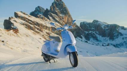 Descubre la Vespa 946 Snake, una edición limitada inspirada en el invierno y la serpiente