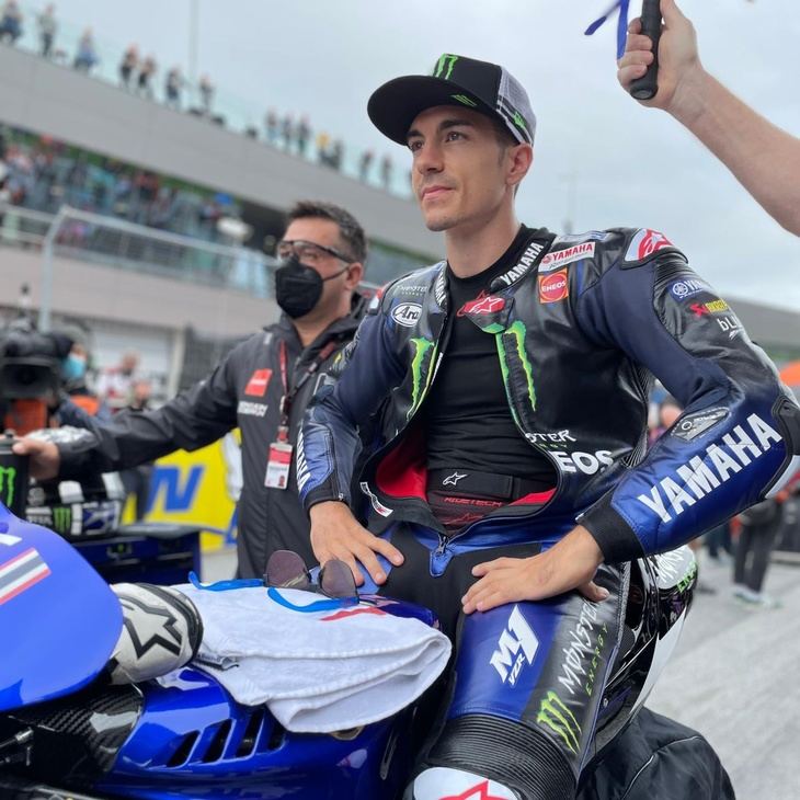 Maverick Viñales firma con Aprilia