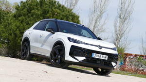 Probamos el Volkswagen T Roc 2026 R Line: lujo y eficiencia en un SUV compacto