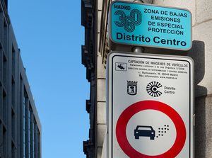 Casi la mitad de los conductores españoles no puede circular por una zona de bajas emisiones