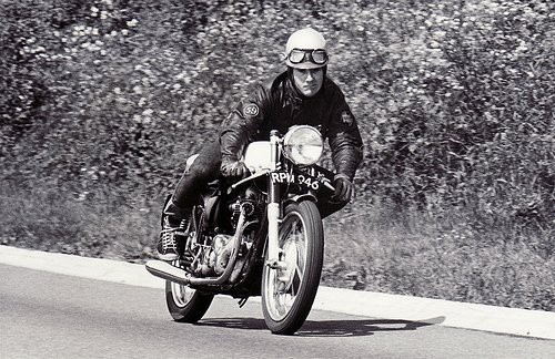 'Rocker' a bordo de una Triumph