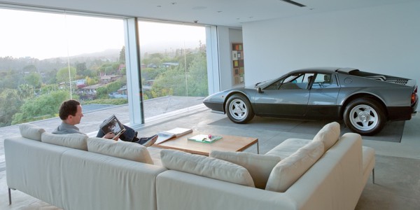 10 casas que tienen el garaje en el salón | Revista de coches,