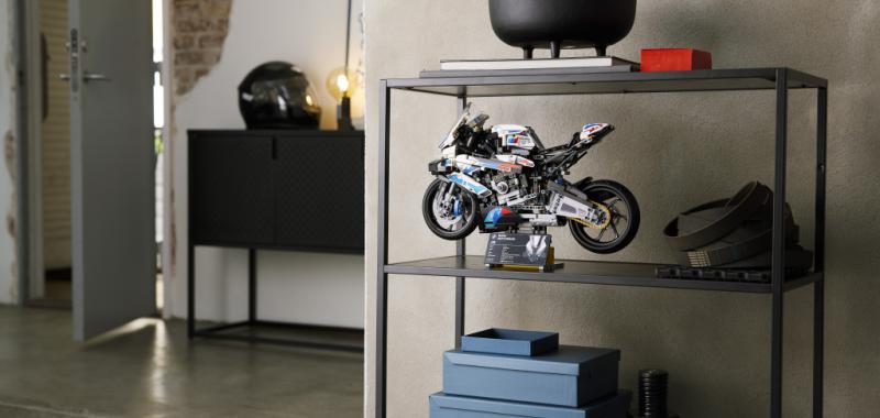 LEGO Technic BMW M 1000 RR