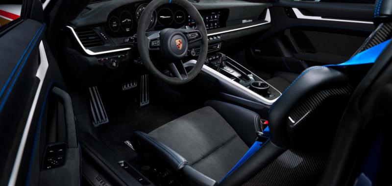 Porsche 911 Dakar interior