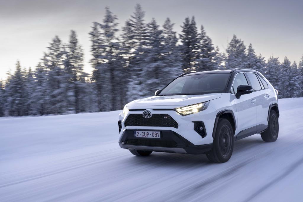 Así es el nuevo Toyota Rav4 GR Sport, más dinámico y con mayor equipamiento, perú, méxico, españa, estados unidos, RUEDAS-TUERCAS