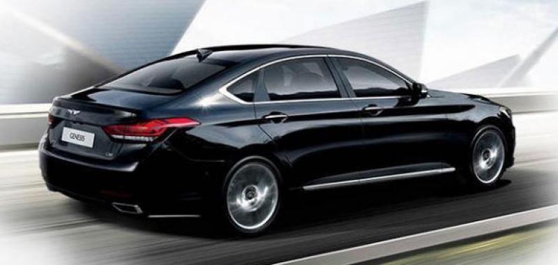 Hyundai Genesis trasera