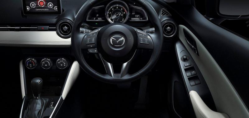 Mazda 2 2015