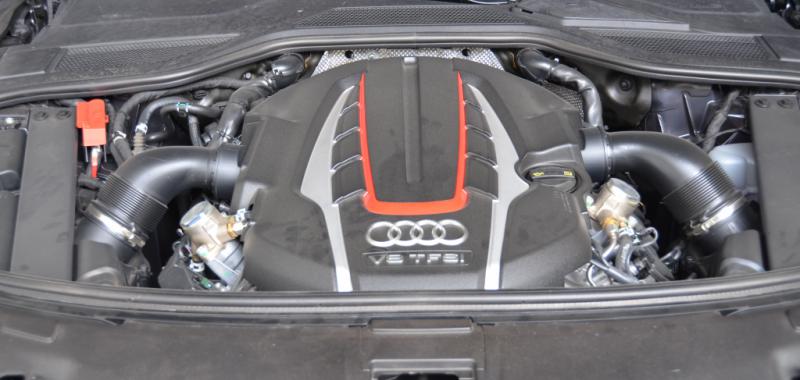 Audi S8 motor