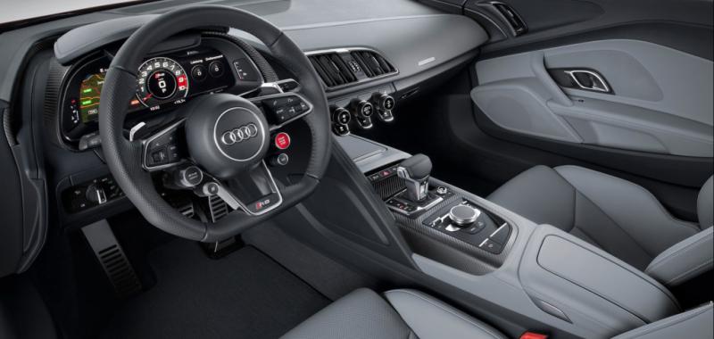 Audi R8 V10 Plus interior